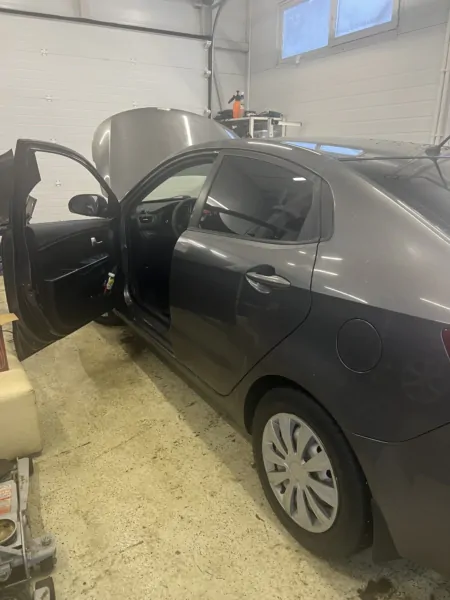 Установка Билед линз в фары на Kia Rio — фото 4
